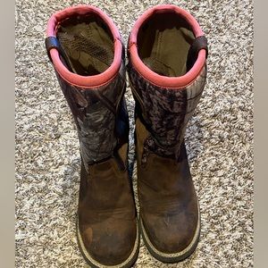 Ariat size 8 women’s warm boots